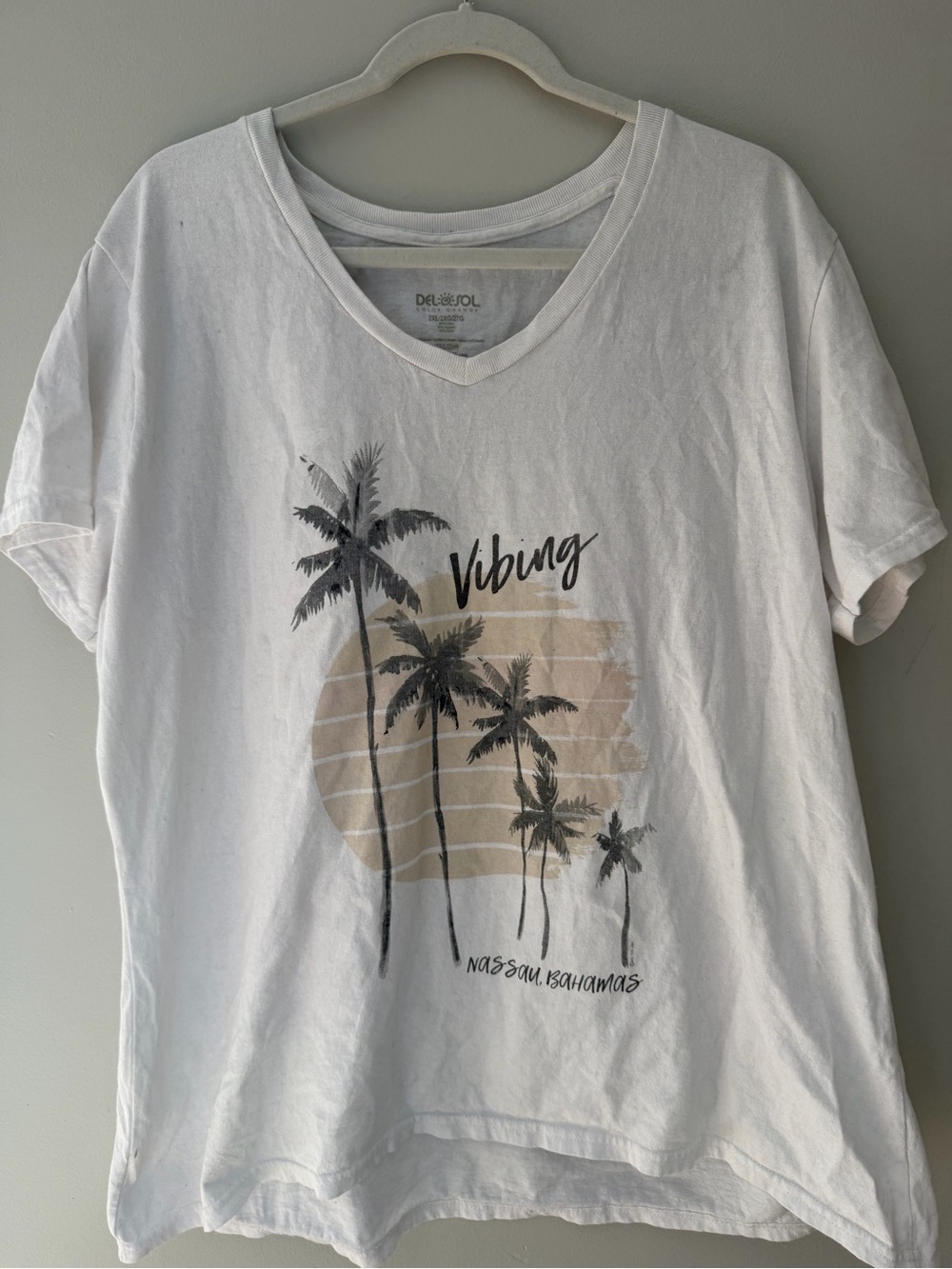 Del Sol White "Vibing" Palm Graphic V-Neck Tee